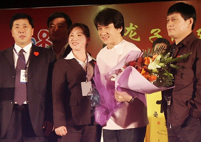 1經緯拍賣承辦成龍先生發起的義拍活動.jpg